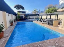 Ajijic Modern 2 Bedroom -Salt Pool -Bikes - Patio -Gym -Pickleball Court - BBQ