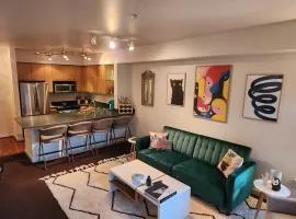 Large 1 Bedroom in Amazing Capitol Hill Location with Parking