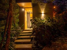 Selvva suites cabaña de lujo romántica con jacuzzi、リオネグロのホテル