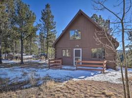 Secluded Mtn Escape! Cabin 6 Mi to Mueller Park, hotel i Divide