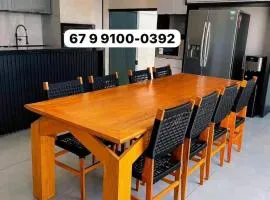 Casa completa acomoda até 10 hóspedes, 5 quartos, 4 camas casal e 2 solteiro