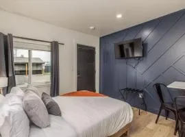 The Flats- Studio #6- Modern Downtown Stay