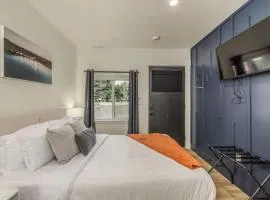 Pet Friendly Studio Steps from Food Truck Pavilion