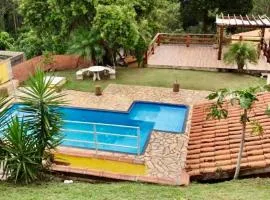 Chácara com piscina e churrasqueira em Mairinque até 15 pessoas