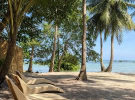 Native Nipa Hut by Sirem Beach Resort, Hotel in Puerto Princesa