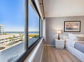Sandcastles 2BR2BA Cocoa Beach Ocean Views!, hotel i Cocoa Beach
