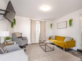 Uptown Estates - Juniper Den, hotel di Flagstaff