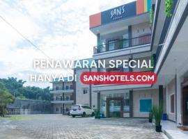 Sans Hotel Queen Batu, viešbutis mieste Sumberbrantas