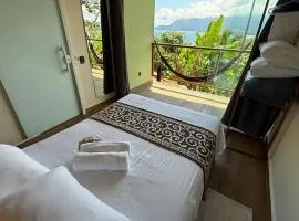 Studio Bonsai Yoshi em Ilhabela com vista para o mar