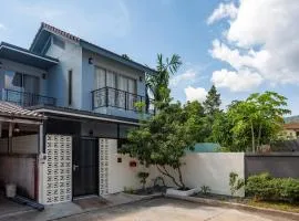 V285 Cozy Stay 3BR Garden Villa Near Beach Town