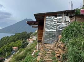 The Pallet Shack at Casa Molino, hotel a Tzununá