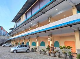 Kenaro Hotel by TripleTree、Blimbingのホテル