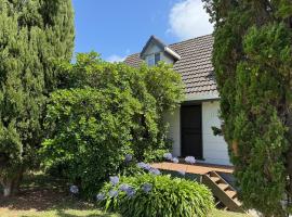 Bellarine Beach House - cross the road to the beach, hotel in Queenscliff
