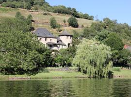 Manoir des Pélies, bed and breakfast a Conques