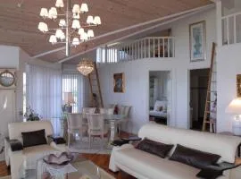 Outstanding Close To Nice Beachh