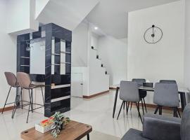 Hatyai Luxe Stay Private Family House near Hat Yai Park, nastanitev z opremo za kuhanje v mestu Hat Yai
