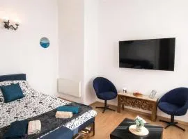 Stylish apartment, top center with private Sauna!