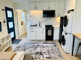 Modern Cozy Studio with bamboo patio!