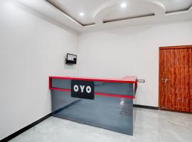 Live on FHR041, hotel u gradu Rāe Bareli