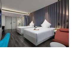 Mercure Yangzhou East High-Speed Railway Station, hotell i Yangzhou