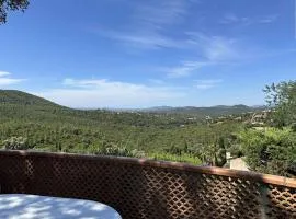 Mazet Victor pour 4 personnes avec vue mer et piscine collective à La Londe-Les-Maures