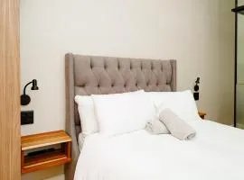 The Valley Escape - The Petite Executive Suite