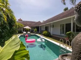 Villa Sawage, 3 Bedrooms, Canggu Center, Swimming Pool & Pool Table