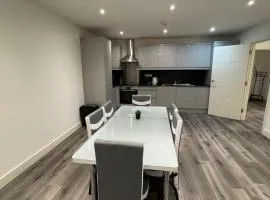 Modern Hounslow 2 Bed Apartment Near Heathrow