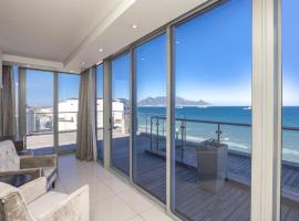 Elegant penthouse with breathtaking sea views, hotel a Bloubergstrand