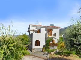 Thalpori In Stoupa, Mani, hotel a Stoupa