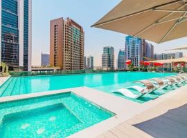 Sabkhah में, होटल Vogue Vacation Homes, Downtown Mag 318 near Burj Khalifa and Dubai Mall, Studio Apartment with Balcony, Canal and City View, Access to all Amenities
