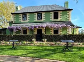 Bathurst River House B & B