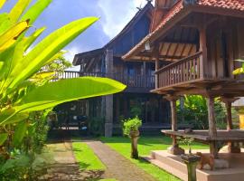 Rumah Kayu Sari, hotel em Mengwi