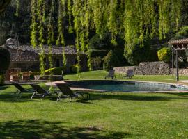 CASA EL MOLI DE CAN BURJATS con piscina y chimenea, hotel di Montrás