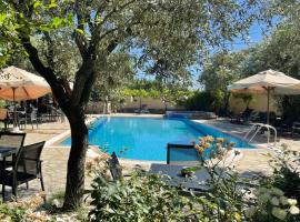 Saily Beach Hotel, hotell i Koropi