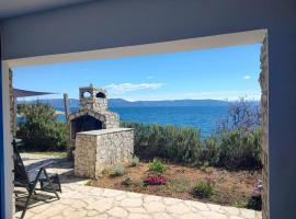 Apartment by the sea- Santa Marina, khách sạn ở Raša