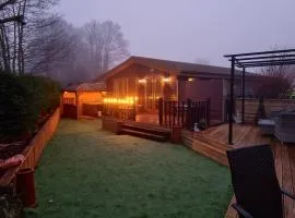 Luxury log cabin with hot tub- York