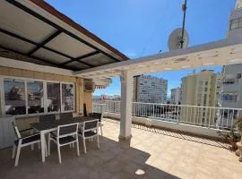 Ático con terraza y vistas al mar