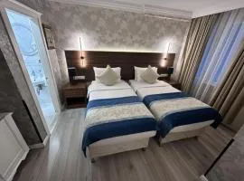 B Corner Hotel Bistro