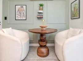 Valour Views - Urban Elegance