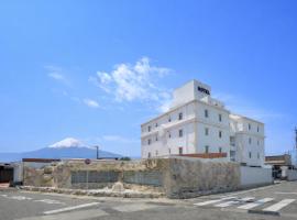 BE FREE HOTELS甲府は2025年8月にカップル専用のホテルをフルリノベーションした まったく新しいスタイルのホテルです様々なご利用者様の自由な過ごし方を提供するホテルとしてBE FREE HOTELsと名付けました, hotel en Showa