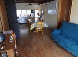 Guesthouse ONE WORLD 一棟貸の宿, hotel en Kitsuki