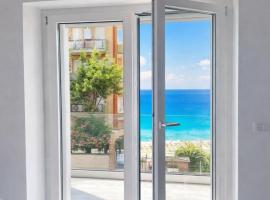 Rebecca's Apartments Anzio Central - Private Parking - Sea View - 10 apartments - Case Vacanze Anzio, hotel em Anzio