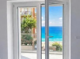 Rebecca's Apartments - Central Anzio, Sea View & Private Parking