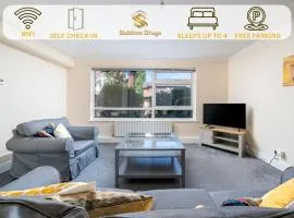 Redhill 2-Bedroom with Free Parking Near Station, City Center & Surrey Hills