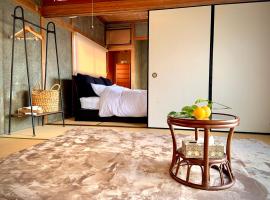 神さまと仏さまと Kamisama to Hotokesama to, hotel i Nagasu