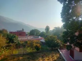 Mountain View Retreat in Tapovan