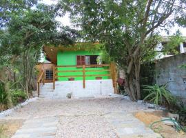 Casa tranquila na Praia da Ribanceira à 850m do mar - AMarADuna, hotel in Imbituba