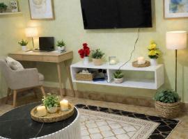 MSL Suites Apartment, хотел в Найваша