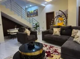 New Luxury 2BR Sea View Apartment -Walk to Beach